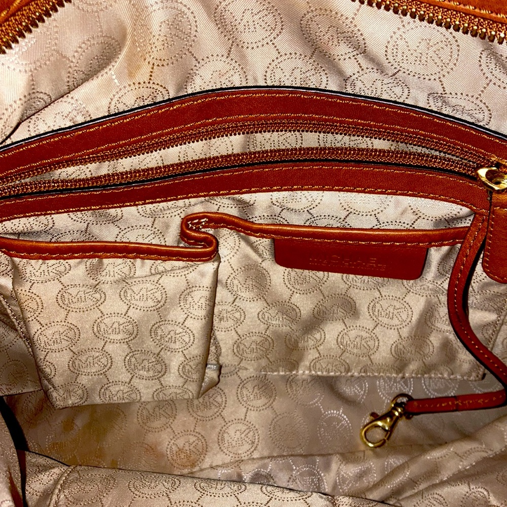Michael Kors authentic bag adorned with classic logo Gold studs and purse charm - Picture 10 of 13